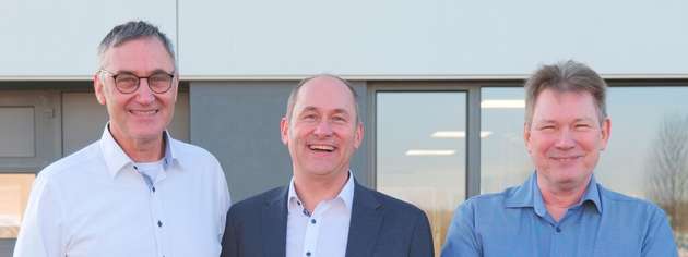 Vertreter von Heitec und Artschwager + Kohl nach der Übernahme: Der Zukauf soll das Portfolio für Intralogistik- und Lagerlogistiklösungen erweitern.