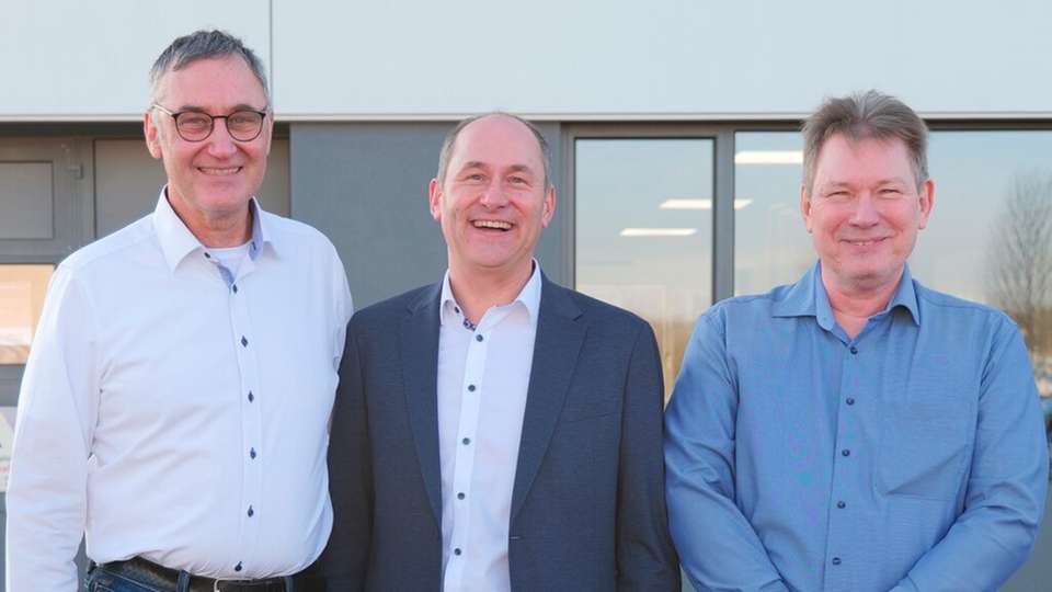 Vertreter von Heitec und Artschwager + Kohl nach der Übernahme: Der Zukauf soll das Portfolio für Intralogistik- und Lagerlogistiklösungen erweitern.