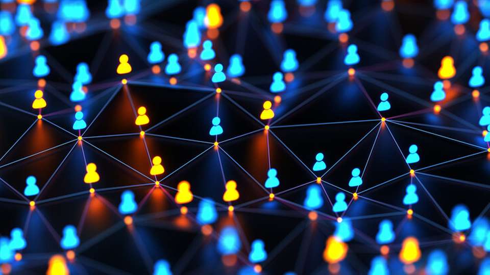 Aus der Vernetzung agentischer Systeme entsteht eine kollektive Intelligenz, die der Idee einer Super-KI nahekommt.