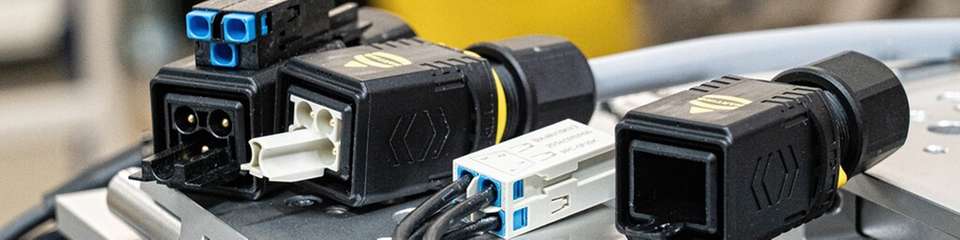 Die Harting PushPull Variante 4 Steckverbinder sind ab sofort auch mit vor feldkonfektionierbarer, schneller und werkzeugloser Quick-Lock-Anschlusstechnik erhältlich.