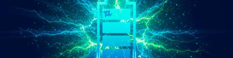 Großbatteriespeicher gleichen die Volatilität aus, die durch den Ausbau erneuerbarer Energien entsteht: Sie stabilisieren Netze mit Regelenergie, nutzen Preisschwankungen am Markt und senken in der Industrie mittels Peak Shaving die Energiekosten.