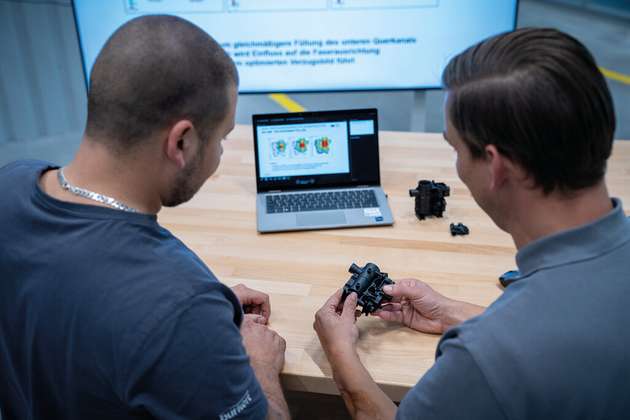 In der Artikel- und Werkzeugsimulation werden Bauteile bezüglich ihrer mechanischen Eigenschaften, des Strömungsverhaltens des Mediums im fertigen System, des Kunststoffschmelzflusses bei der Bauteilherstellung und des Verzugsverhaltens nach dem Herstellungsprozess untersucht.