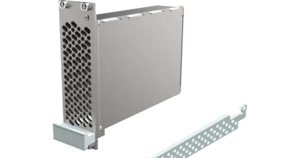 Das neue Kühlzubehör, die nVent Schroff AirInlet Karte (Einschub) und der AirBender, lenkt den Luftstrom gezielt und verbessert die thermische Effizienz in 19-Zoll-Systemen.