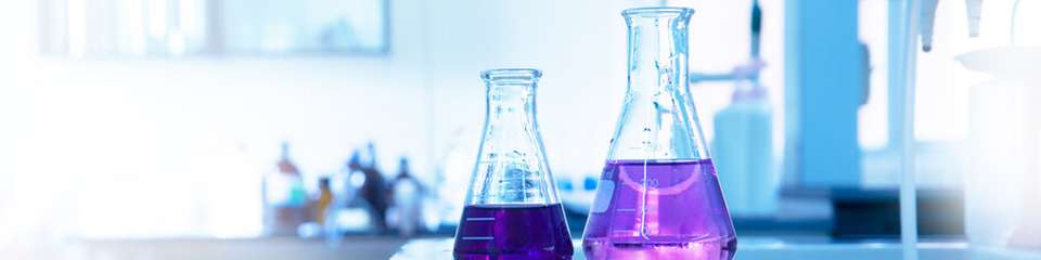 Die chemisch-pharmazeutische Industrie zählt zu den forschungsintensivsten Branchen Deutschlands – aber noch ist es schwierig, neuartige Verfahren in Produktionsprozesse zu überführen.