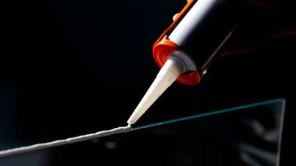 Kaum eine Branche kann ohne Kleben und Fügen erfolgreich sein.