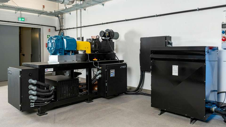 In der Praxis weichen unter idealisierten Laborangaben ermittelte Effizienzwerte häufig deutlich von den realen Werten ab. Der neue Motorprüfstand dagegen soll belastbare, reproduzierbare Messergebnisse produzieren.