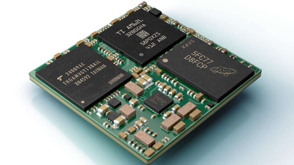 Für HMI und vernetzte Systeme ausgelegt: Mit MIPI‑DSI und RGB für Bedienoberflächen sowie zwei Gigabit‑Ethernet-Ports und zwei CAN‑FD-Schnittstellen adressiert das OSM‑S AM62L Anwendungen von Gebäudeautomation bis EV‑Ladestationen.