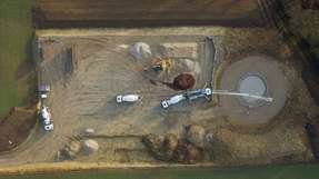 Der neue Hybridpark Hommerdingen-Biesdorf kombiniert Wind- und Solarenergie über einen gemeinsamen Netzanschluss und sorgt so für eine effizientere, netzschonendere und kostengünstigere Stromerzeugung.