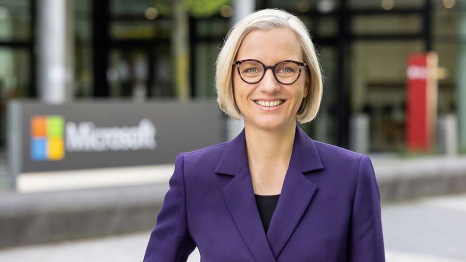 Vita: Vor ihrem Wechsel zu Microsoft war Agnes Heftberger mehr als 20 Jahre lang für IBM tätig. Dort hatte sie unterschiedliche Führungspositionen inne. Zuletzt leitete sie das Geschäft von IBM in Australien, Südostasien, Korea und Neuseeland. Davor war sie Vice President of Sales für Deutschland, Österreich und die Schweiz und Mitglied der Geschäftsführung von IBM Deutschland. Agnes Heftberger setzt in ihrer Arbeit konsequent auf Innovation und Kundenorientierung – und fördert damit als erfahrene Führungskraft in der Technologiebranche nachhaltiges und inklusives Wachstum. Ihre globale Perspektive und Erfahrung vermitteln wichtige Impulse in einer Zeit, in der KI den Innovations- und Produktionsprozess vieler Branchen in Deutschland verändert. Die gebürtige Österreicherin Heftberger hat einen Master-Abschluss in International Business von der Wirtschaftsuniversität Wien.
