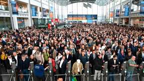 Vom 23. bis 25. Juni 2026 bringt die The smarter E Europe rund 2.800 Aussteller und mehr als 100.000 Fachbesucher zusammen.