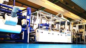 Der joke Wicketer ist eine Hochleistungs-Produktionsanlage für die präzise Herstellung von Seiten-Trennnaht-Klappenbeuteln aus Folien. Die Beutel werden beispielsweise für Brot, Obst, Gemüse, Gewürze oder Hygieneartikel verwendet. 