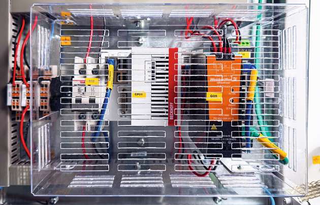 Power Electronics profitiert bei den Solar- und Batteriespeicherprojekten von der Offenheit und breiten Skalierbarkeit der Steuerungshard- und -software von Beckhoff und nutzt für die Battery Controller Interfaces zum Beispiel Embedded-PCs CX5120.