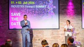 Vom 1. bis 2. Juli 2026 findet der 7. INDUSTRY.forward SUMMIT in Berlin statt. Auch dieses Jahr treffen sich Entscheider und Lenker aus dem deutschen Mittelstand bei der Zukunftskonferenz der Industrie, um über Strategien für den Standort, Souveränität und KI-Skalierung zu diskutieren.Im Video sehen Sie die Highlights des letzten INDUSTRY.forward SUMMIT.