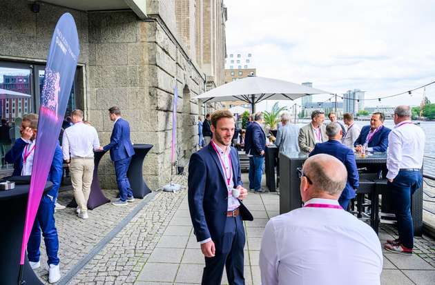 Auf den Spree-Terrassen des Spreespeichers können Sie Kontakte knüpfen.