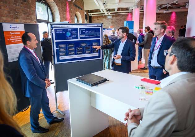 Während der Konferenz erwartet die Teilnehmenden eine Kombination aus spannenden Keynotes, Panel-Diskussionen und interaktiven Themen-Tables.