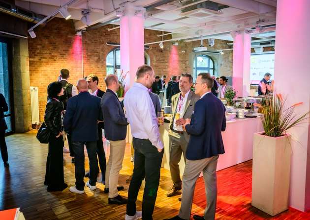 Beim Networking-Dinner oder -Lunch hatten Teilnehmer die Möglichkeit, mit anderen Teilnehmern und Speakern in Kontakt zu treten.