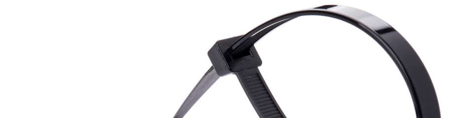 Die PIR-Kabelbinder bestehen aus bis zu 100 Prozent industriell recyceltem Nylon 6.6 und verbinden hohe technische Leistungsfähigkeit mit einem nachhaltigen Beitrag zur Reduzierung von Kunststoffabfällen.