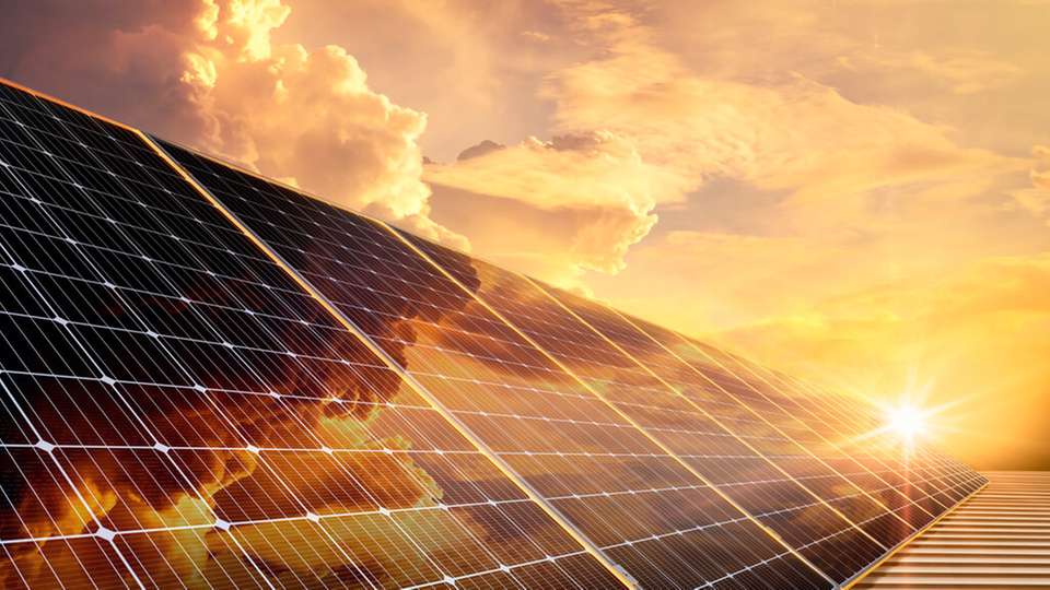 Eine Anlage besteht aus vielen einzelnen Power Blocks mit Solar- und/oder Batteriemodulen, die von jeweils einem BCI auf Basis von PC-based Control überwacht und gesteuert werden. 