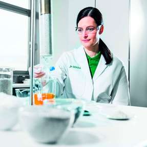 Mit den strengeren PFAS-Grenzwerten für Lebensmittelverpackungen müssen Hersteller eine Konformitätserklärung abgeben und eine technische Dokumentation vorhalten.