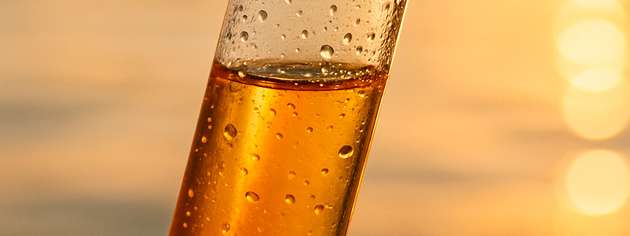 Durch Photokatalyse werden Kunststoffpolymere mit hoher Selektivität in Essigsäure umgewandelt.