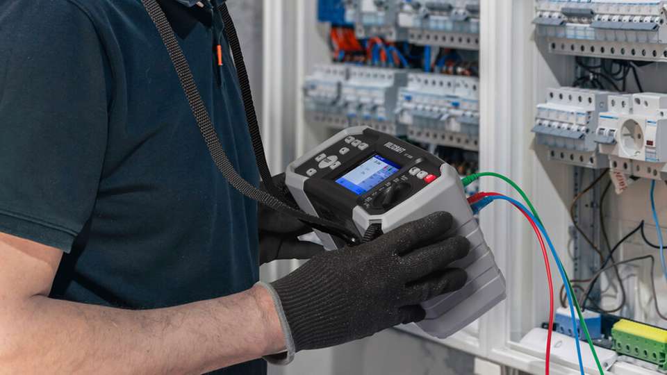 Unerlässlich, um die Sicherheit elektrischer Anlagen zu gewährleisten: Die neuen IST-Installationstester von Voltcraft erlauben zuverlässige Prüfungen und effizientes Arbeiten.