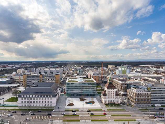 Am Merck-Standort Darmstadt optimiert EtaOne von Etalytics einen Teilbereich des Kühlsystems autonom und senkte den Stromverbrauch für Kühlung im Schnitt um 21 Prozent.