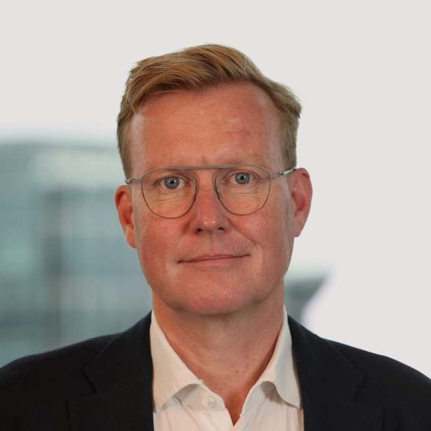 Dr. Florian Harzenetter, Global Advisor Industrials, PTC: Unser Impuls ist industrielle KI entlang des gesamten Produktlebenszyklus. PTC stellt hierzu den Intelligent Product Lifecycle vor. Er verknüpft Produktdaten aus Hardware- und Softwareentwicklung, Fertigung und Service systemübergreifend und legt so das Fundament für skalierbare, sichere und vertrauenswürdige KI. Mit eingebetteter KI in den Softwarelösungen für CAD, PLM, ALM sowie Außendienst- und Service-Lieferketten bringt PTC Intelligenz in diesen Product Lifecycle. Eine Live-Demo von Bobcat zeigt, wie sich damit in der Praxis Entwicklungs- und Änderungsprozesse effizienter gestalten, fundierte Entscheidungen treffen und Innovationszyklen beschleunigen lassen. 
Halle 17, Stand F36