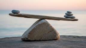 In einer Studie analysiert das Fraunhofer IEG den Südbonus, die Redispatchvergütung und die Werteverbrauchsvergütung. Dabei werden Risiken für die Standortwahl, die Kapitalkosten und die Kosten für die Allgemeinheit aufgezeigt.