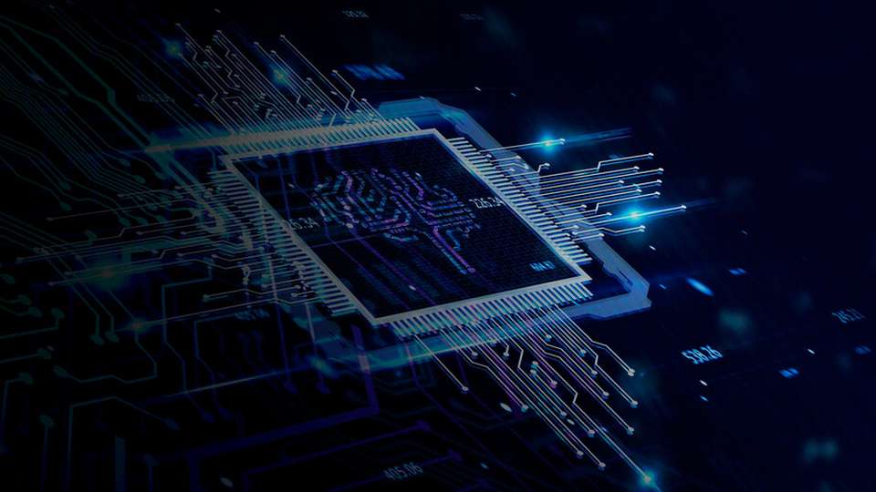 Produktionsunternehmen verfügen heute über enorme Datenmengen und umfangreiches Erfahrungswissen, doch viele dieser Informationen bleiben im Fertigungsalltag ungenutzt.