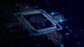 Produktionsunternehmen verfügen heute über enorme Datenmengen und umfangreiches Erfahrungswissen, doch viele dieser Informationen bleiben im Fertigungsalltag ungenutzt.