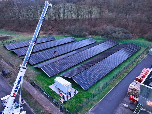 Mantos International Food betreibt in Eisenach eine Photovoltaikanlage mit einer Leistung von 802 kWp und Batteriespeicher.