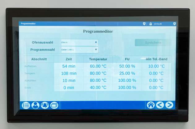 Programmeditor zur Definition von Prozessschritten wie Aufheizen, Tempern und Abkühlen mit Zeit-, Temperatur- und Toleranzvorgaben.