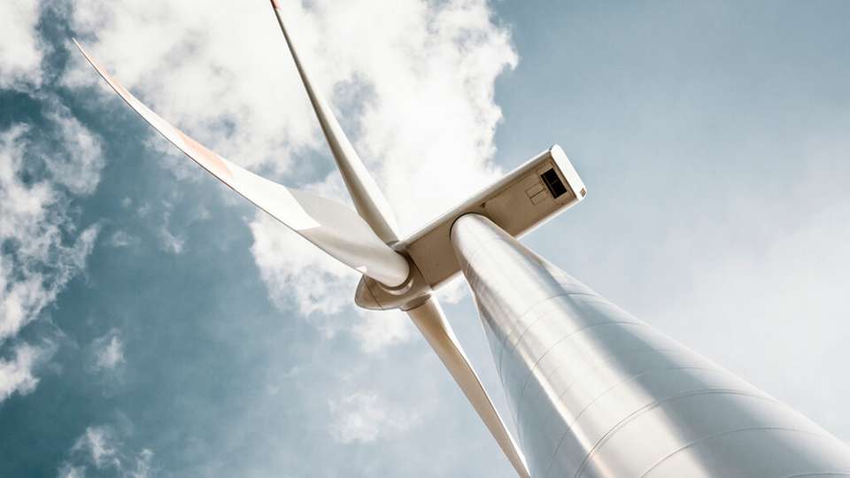 Mithilfe von Lasermessungen und photogrammetrischen Aufnahmen werden Verformungen bewegter Rotorblätter im Betrieb erfasst.