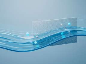 Abstrakte Visualisierung einer Membran: Wasser strömt vorbei, ein kontrollierter Ionenfluss ist angedeutet. Dies ist ein Ansatz für energieeffiziente Wasseraufbereitung und Entsalzung.