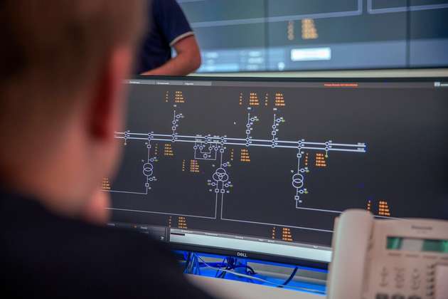 Leittechniklabor am Fraunhofer IOSB-AST.