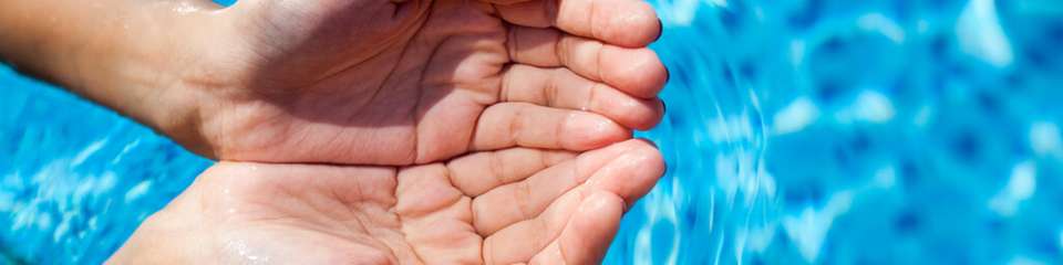 Die nachgeschaltete Feinsiebtrommel mit 3-mm-Sieböffnung übernimmt das Sieben, Waschen, Fördern und Entwässern in einer Einheit und entlastet somit die Belebungsbecken.