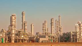 Störungen in Öl- und Gaslieferketten wirken sich auf die Petrochemie aus – und verteuern damit zentrale Lösemittel wie IPA und Ethanol, die in alkoholbasierten Flussmitteln für die Elektronikfertigung eingesetzt werden.