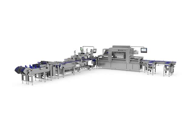 Für das Verpacken von Convenience Food bietet Multivac die kompakte TX Traysealer-Linie an. Sie umfasst einen Tray-Entstapler, einen Füller von GS Italia, einen Traysealer TX 620 sowie einen Etikettierer L 310 für die Etikettierung und Bedruckung auf der Ober- und Unterseite der Trays. Das im Etikettierer integrierte Vision-System überprüft anschließend die Anwesenheit und Lesbarkeit der gedruckten Etiketten, fehlerhafte Verpackungen werden ausgeschleust.