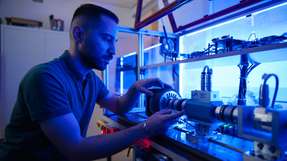 Am Teststand trainiert und validiert das Team ein KI-Modell, das Temperaturprofile in Elektromotoren im laufenden Betrieb ohne zusätzliche Sensorik erfasst.