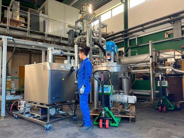 Der „Dryer-Grinder“: Der neu entwickelte Mahltrockner macht aus feuchtem Klärschlamm ein feines, nahezu wasserfreies Pulver.