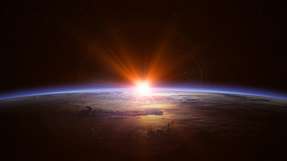 Weltraumexperimente werden am Boden in Ultrahochvakuum-Laboren vorbereitet, um die Bedingungen im Orbit reproduzierbar zu simulieren. Dazu werden Turbomolekularpumpen, eine Steuerung sowie maßgeschneiderte Vakuumkammern kombiniert. 