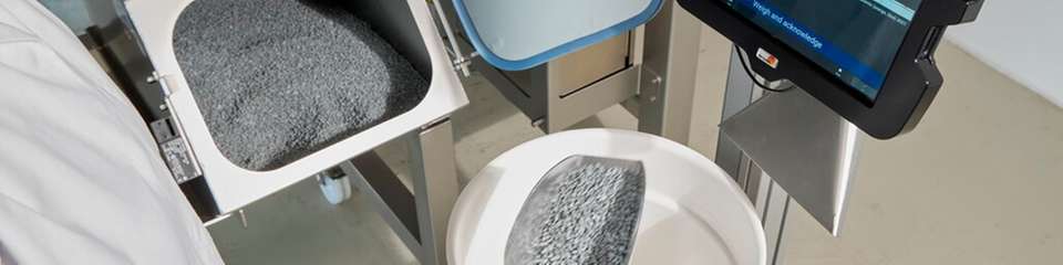 Das ManDos-Manuelle-Wiegesystem ist smart, ergonomisch und digital dokumentiert. Es ist ideal für Kleinstmengen, bei denen präzise manuelle Eingaben gefragt sind.