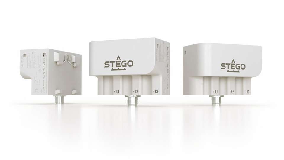Smart Sensor Strom ESS 076 (dreiphasige Ausführung) von Stego. Der Sensor misst Wechselströme kontaktlos in allen drei Phasen und ermöglicht kontinuierliches Energie- und Leistungsmonitoring in industriellen Anlagen.