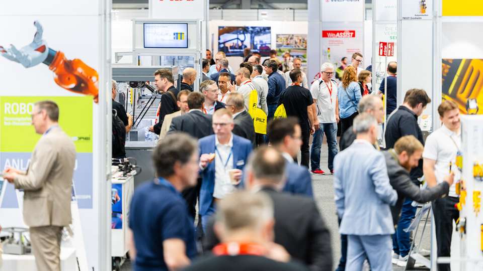  Besucher auf der Fachmesse „all about automation“ in Heilbronn: Smart Factory, Digitalisierung und Datentransparenz in der Fertigung stehen im Fokus.