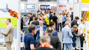  Besucher auf der Fachmesse „all about automation“ in Heilbronn: Smart Factory, Digitalisierung und Datentransparenz in der Fertigung stehen im Fokus.