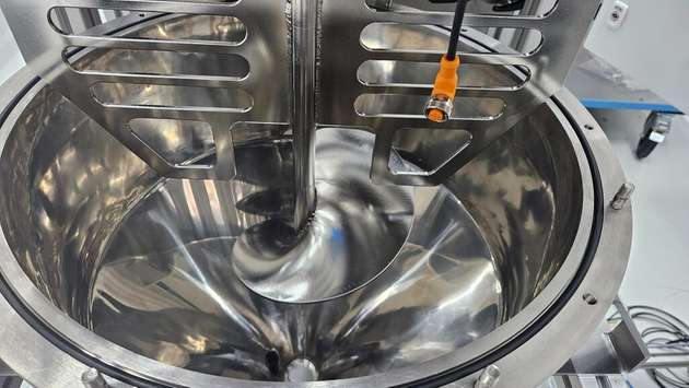 Polierter Behälter und Rührflügel