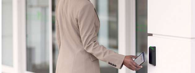 Der kabellose Wandleser DR100 erweitert die Aperio-Produktfamilie um eine Lösung, die sich nahtlos in bestehende Zutritts- und Gebäudemanagementsysteme integrieren lässt.