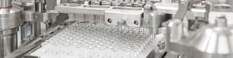 Kunden setzen auf Hochleistungsspritzenanlagen von Optima, da diese Dosiergenauigkeit, Effizienz und Sterilität in einer durchgängig integrierten Linie für vorgefüllte Spritzen vereinen. 