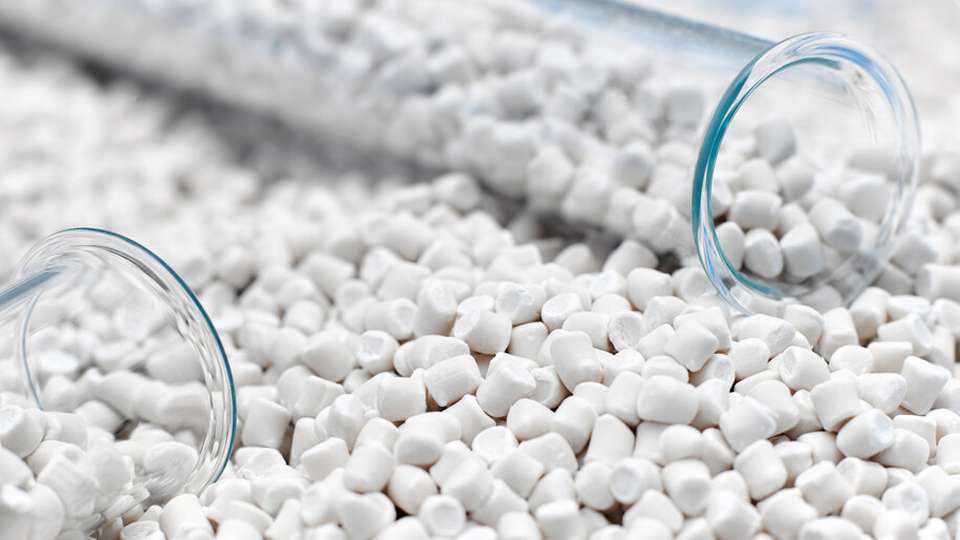 PBS-Granulat als Ausgangsmaterial für biobasierte, recycelbare und biologisch abbaubare Kunststoffschäume in industriellen Anwendungen.