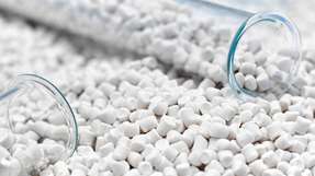 PBS-Granulat als Ausgangsmaterial für biobasierte, recycelbare und biologisch abbaubare Kunststoffschäume in industriellen Anwendungen.